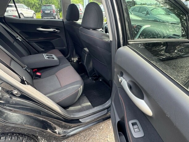 toyota-auris-diesel-2010-big-10