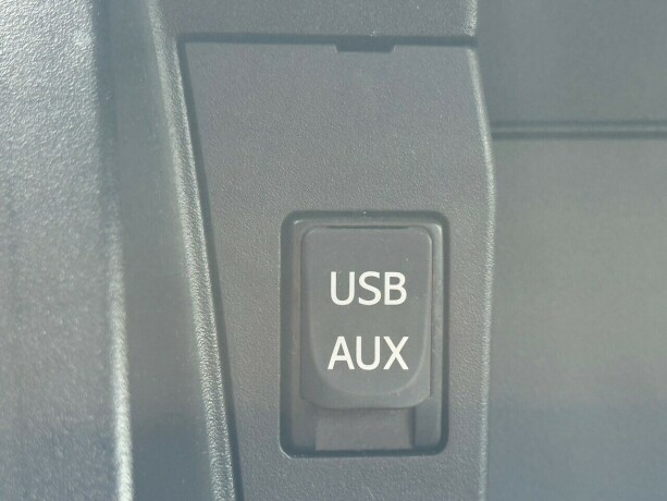 toyota-auris-diesel-2010-big-19