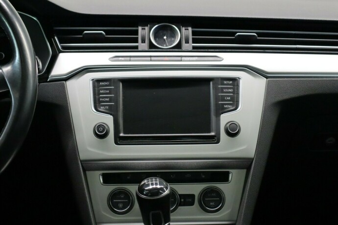 volkswagen-passat-diesel-2015-big-24
