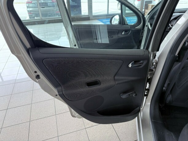 peugeot-207-diesel-2007-big-16
