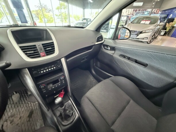 peugeot-207-diesel-2007-big-15
