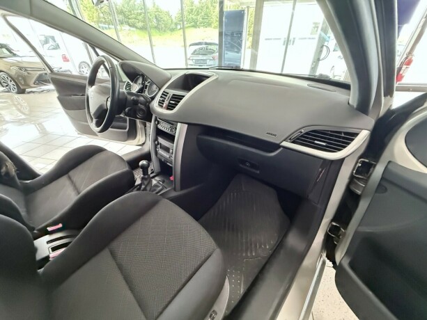 peugeot-207-diesel-2007-big-20