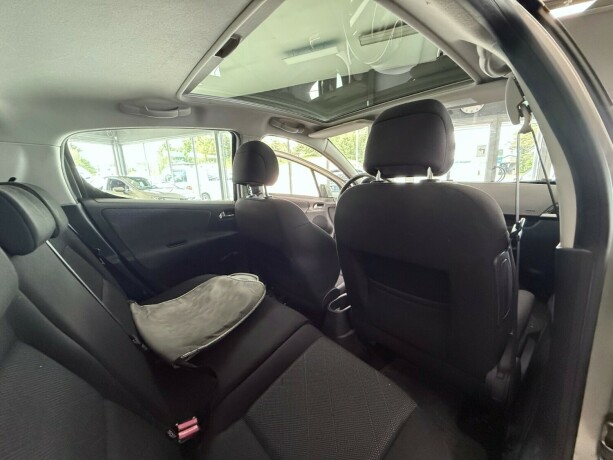 peugeot-207-diesel-2007-big-18