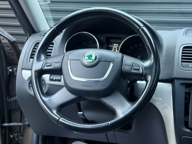 skoda-yeti-bensin-2012-big-13