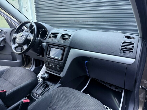 skoda-yeti-bensin-2012-big-12