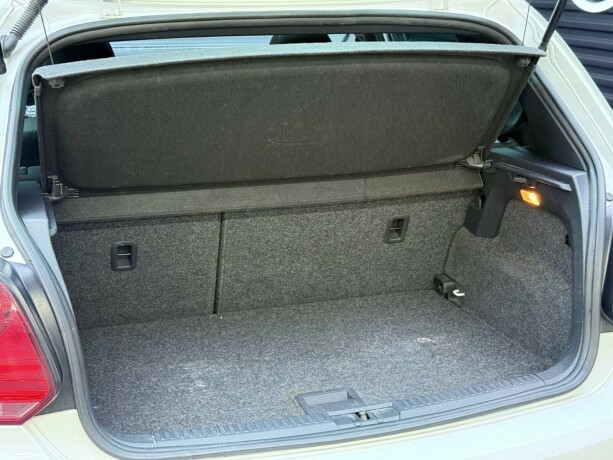 volkswagen-polo-bensin-2014-big-29