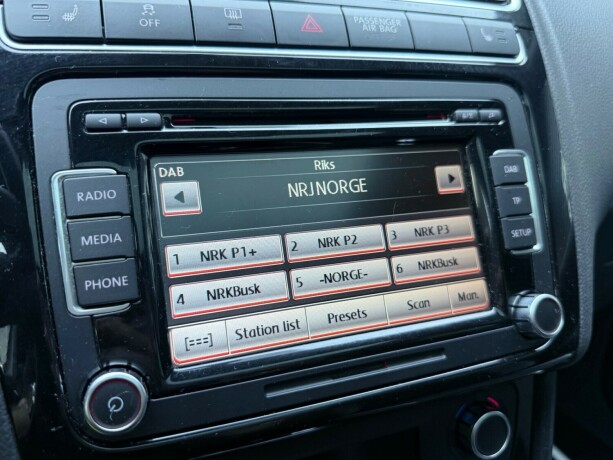 volkswagen-polo-bensin-2014-big-18