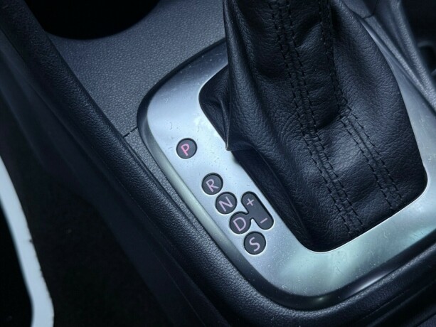 volkswagen-polo-bensin-2014-big-23