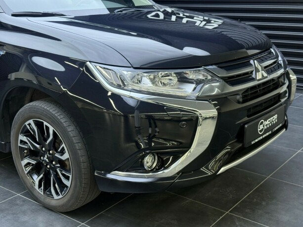 mitsubishi-outlander-elektrisitetbensin-2018-big-2