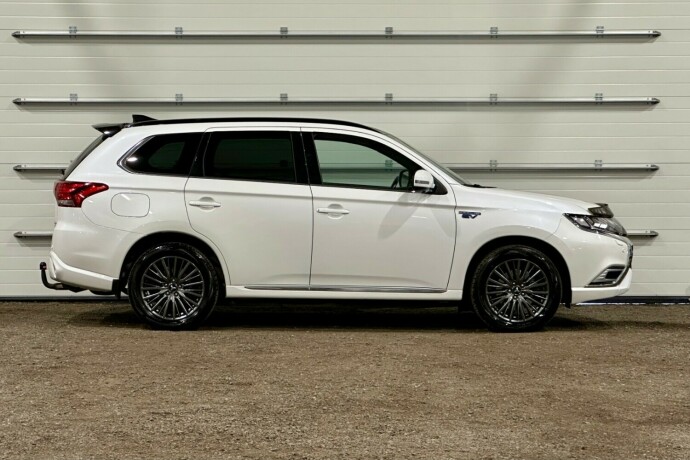 mitsubishi-outlander-elektrisitetbensin-2019-big-1
