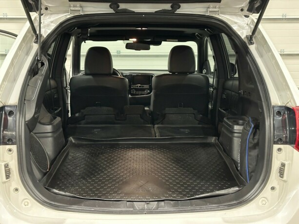 mitsubishi-outlander-elektrisitetbensin-2019-big-12