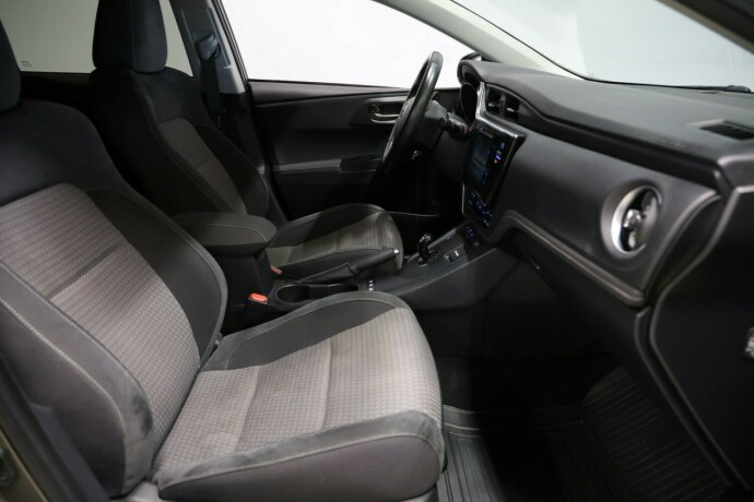 toyota-auris-elektrisitetbensin-2019-big-8