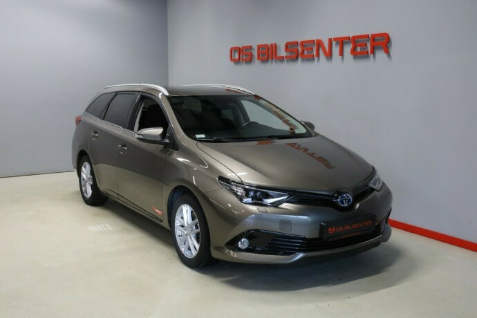 toyota-auris-elektrisitetbensin-2019-big-0