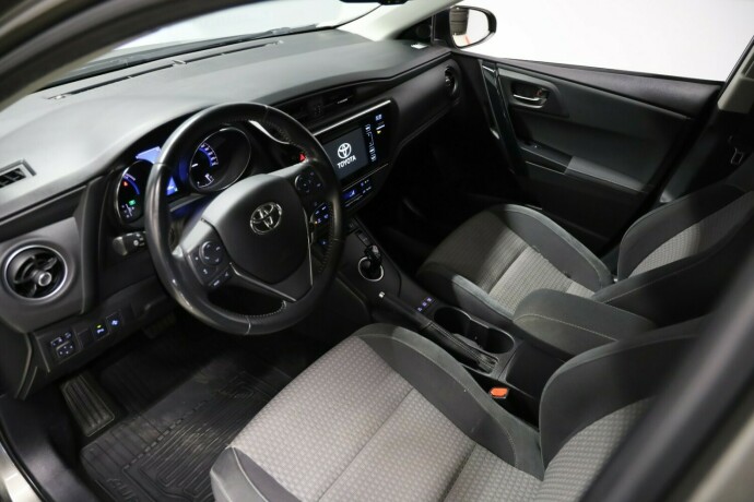toyota-auris-elektrisitetbensin-2019-big-4