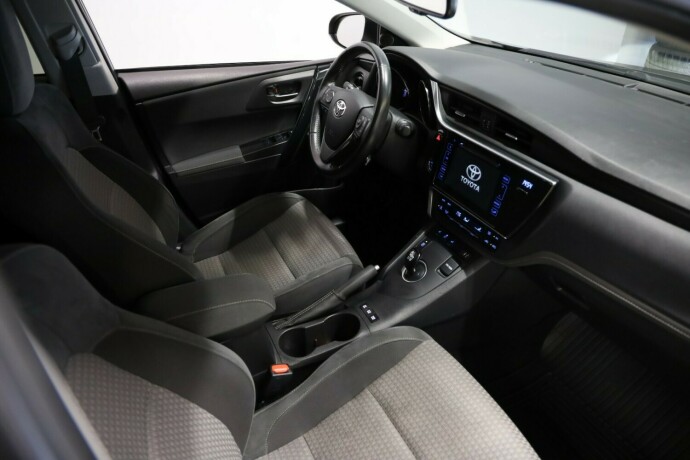 toyota-auris-elektrisitetbensin-2019-big-7
