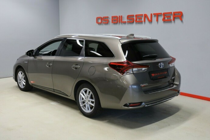toyota-auris-elektrisitetbensin-2019-big-3