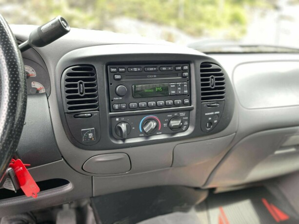ford-svt-lightning-bensin-2004-big-15