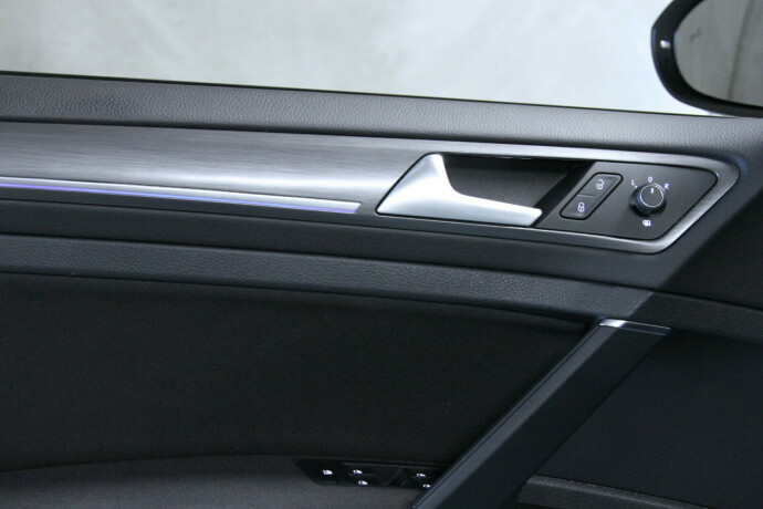 volkswagen-golf-elektrisitet-2020-big-17