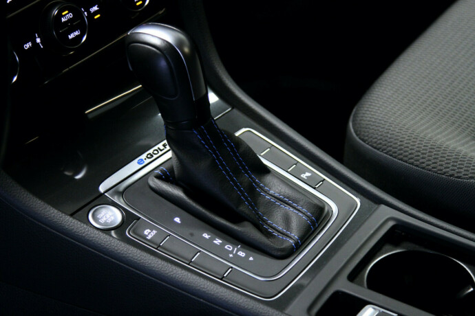 volkswagen-golf-elektrisitet-2020-big-11