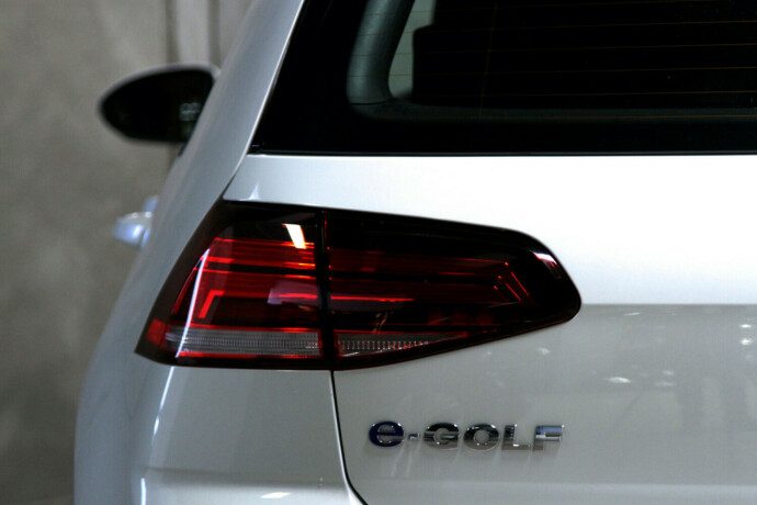 volkswagen-golf-elektrisitet-2020-big-23