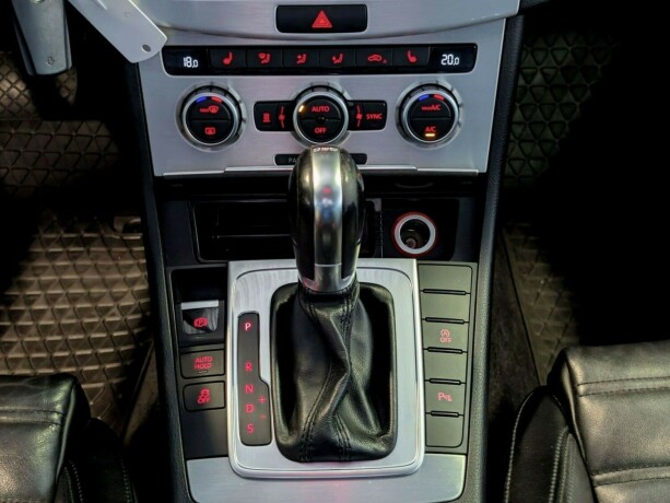 volkswagen-passat-diesel-2013-big-18