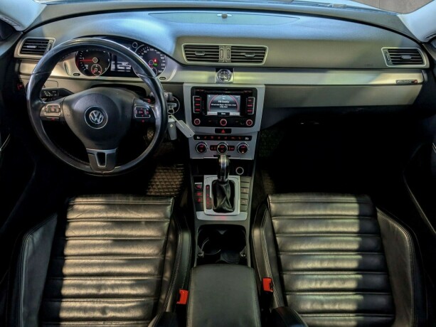 volkswagen-passat-diesel-2013-big-12