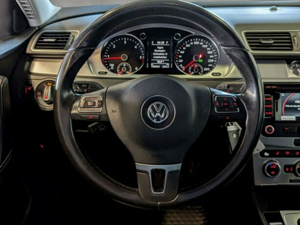 volkswagen-passat-diesel-2013-big-15