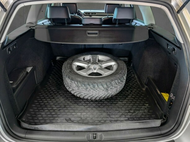 volkswagen-passat-diesel-2013-big-25