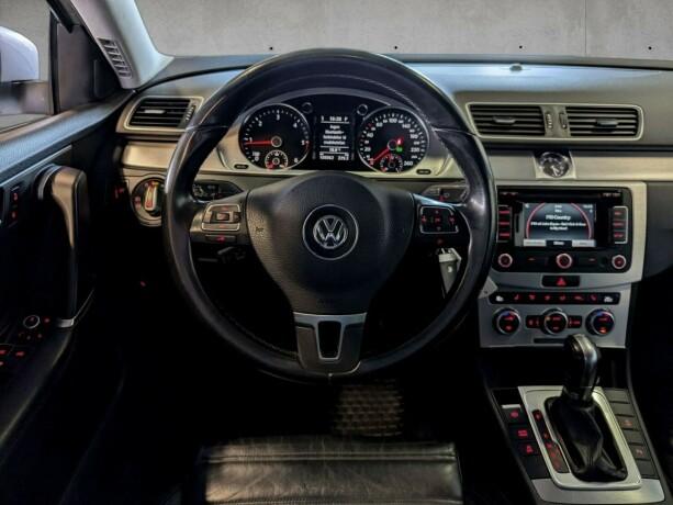 volkswagen-passat-diesel-2013-big-14