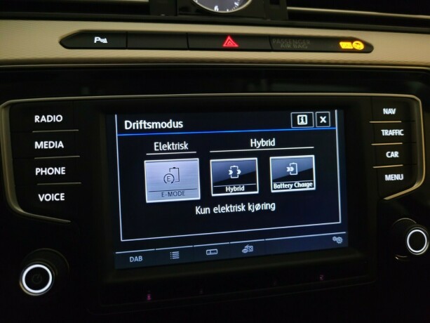 volkswagen-passat-elektrisitetbensin-2017-big-28