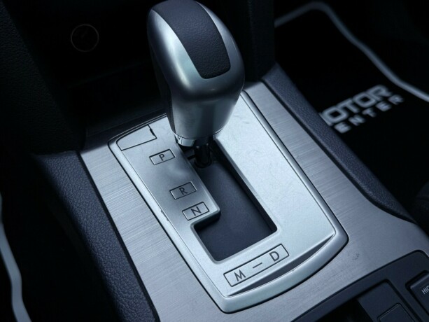 subaru-outback-bensin-2012-big-25