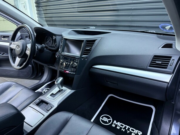 subaru-outback-bensin-2012-big-14