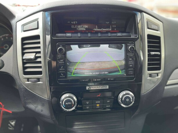 mitsubishi-pajero-diesel-2017-big-14