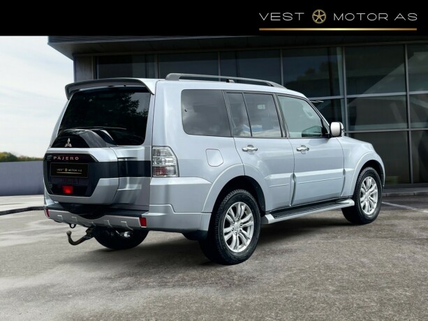 mitsubishi-pajero-diesel-2017-big-7
