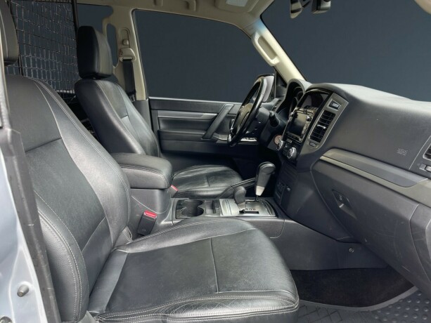 mitsubishi-pajero-diesel-2017-big-11