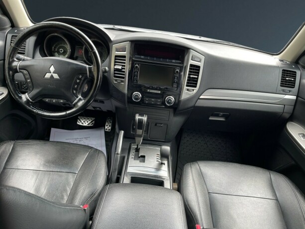 mitsubishi-pajero-diesel-2017-big-13