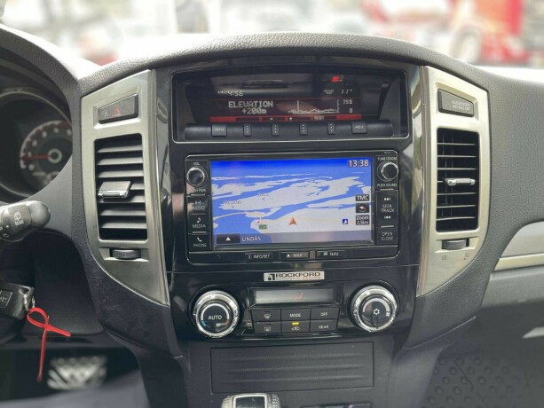mitsubishi-pajero-diesel-2017-big-19