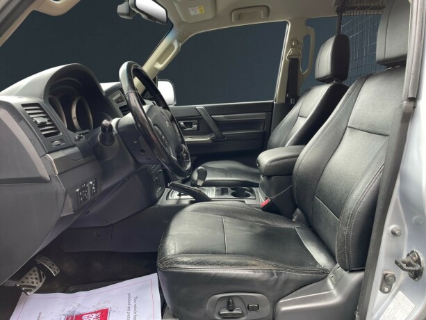 mitsubishi-pajero-diesel-2017-big-8