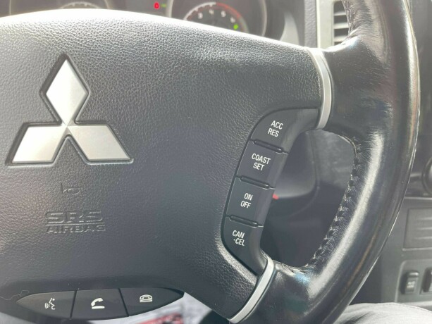 mitsubishi-pajero-diesel-2017-big-18