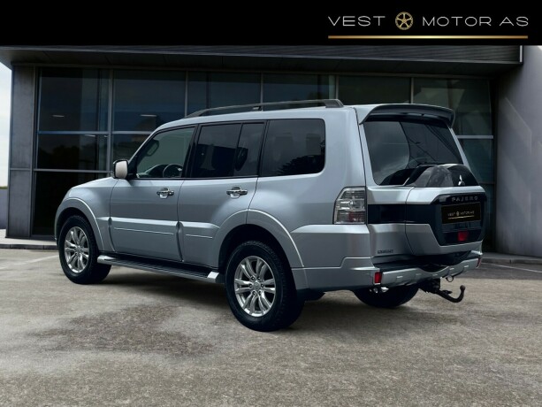 mitsubishi-pajero-diesel-2017-big-4