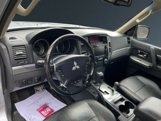 mitsubishi-pajero-diesel-2017-big-9