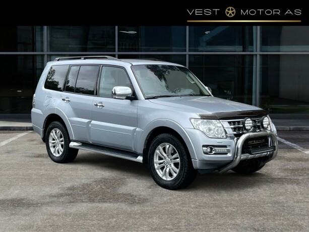 mitsubishi-pajero-diesel-2017-big-0