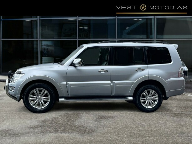 mitsubishi-pajero-diesel-2017-big-3