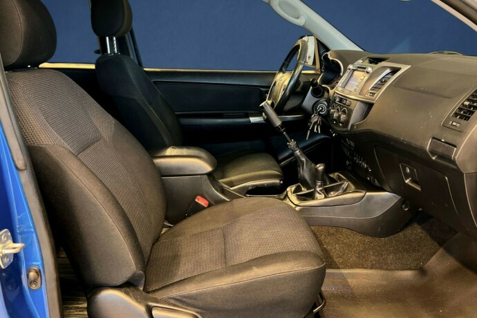 toyota-hilux-diesel-2015-big-12