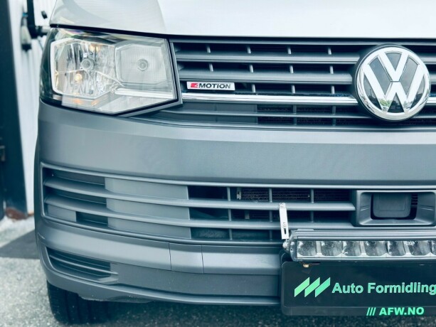 volkswagen-transporter-diesel-2019-big-24