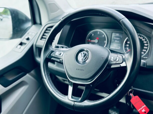 volkswagen-transporter-diesel-2019-big-16
