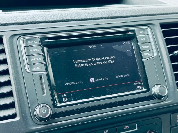 volkswagen-transporter-diesel-2019-big-19
