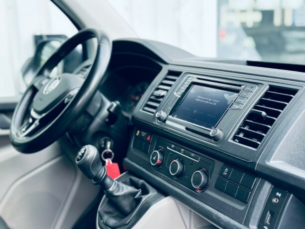 volkswagen-transporter-diesel-2019-big-13