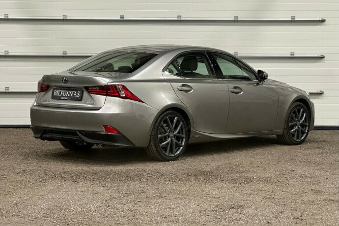 lexus-is-bensin-2013-big-2