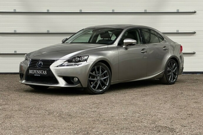 lexus-is-bensin-2013-big-6